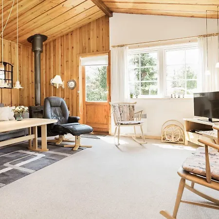 Two-bedroom Holiday In Vaeggerlose 22 * Bøtø By