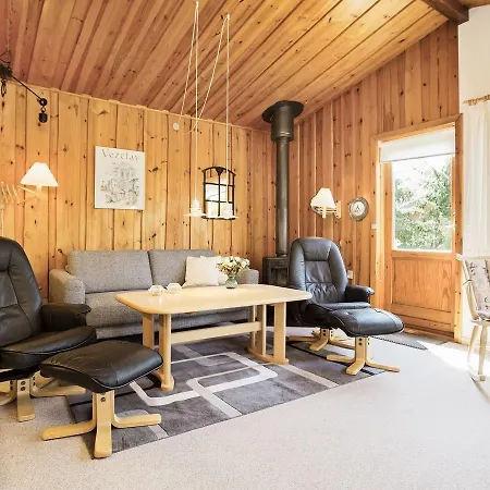 Two-bedroom Holiday In Vaeggerlose 22 * Bøtø By