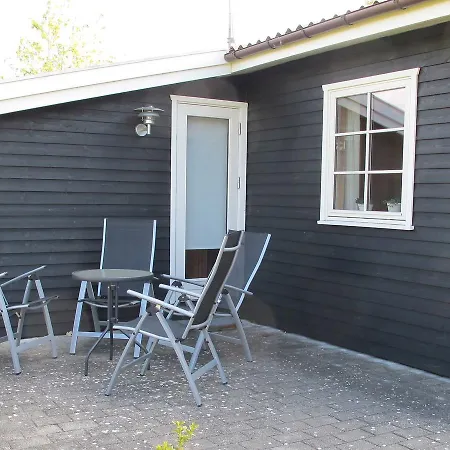 Two-bedroom Holiday In Vaeggerlose 22 * Bøtø By